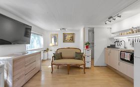 Lara Studio In Laugardalur Valley, Reykjavik Central Park And Botanical Garden, Private Entrance, Free Private Parking On Side